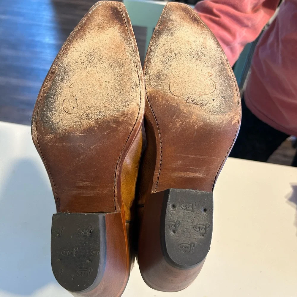 Justin boots, women’s size 9, very little wear, barely worn outside - Picture 3 of 3